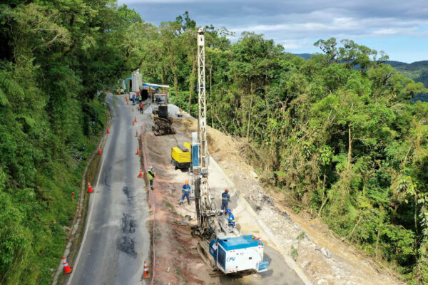 Recuperação de pontos danificados pelas chuvas avança na Estrada da Graciosa