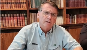 Bolsonaro critica depredações e invasões em Brasília e repudia acusações de Lula