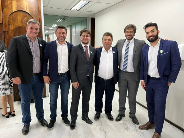 Prefeito de Arapongas, procurador Rafael Cita e secretário de Administração participam da solenidade de posse no TCE-PR
