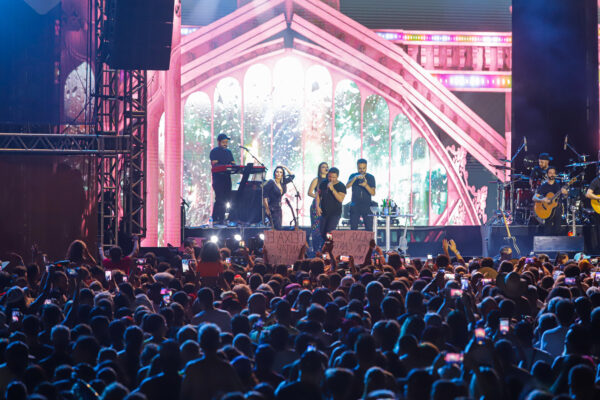 Eduardo Costa e Alemão do Forró encerram segunda semana de shows no Litoral