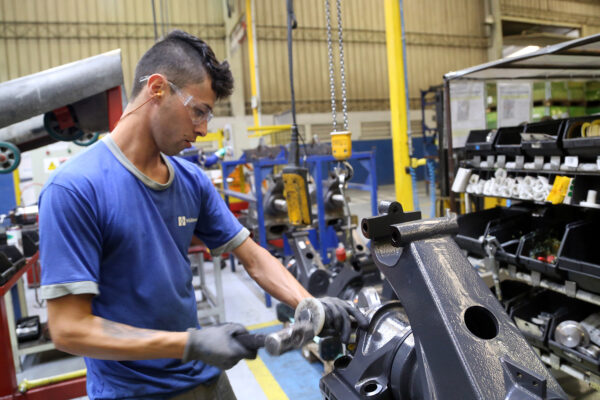 Paraná é o maior gerador de empregos para jovens de 18 a 29 anos da região Sul