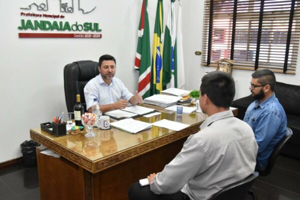 Prefeito Lauro Junior assina ordem de serviço para a ampliação da Escola Olavo Bilac em Jandaia do Sul