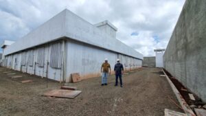 Vereador Major Arduin visita obras da cadeia pública de Arapongas