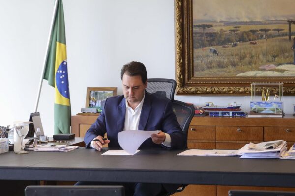 Governador anuncia recondução dos diretores da Ferroeste, Invest, Fomento e BRDE