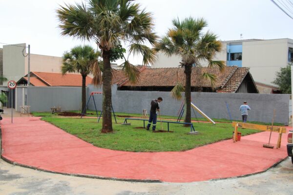 Prefeitura de Arapongas realiza melhorias em praça pública da Vila Nova