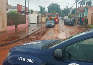 Temporal causa desmoronamentos em bairros de Arapongas; veja que números acionar