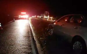 Motociclista morre em acidente envolvendo quatro veículos na BR-376