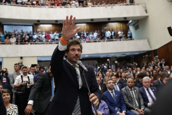 Prefeitos prestigiam posse do terceiro mandato de Tiago Amaral