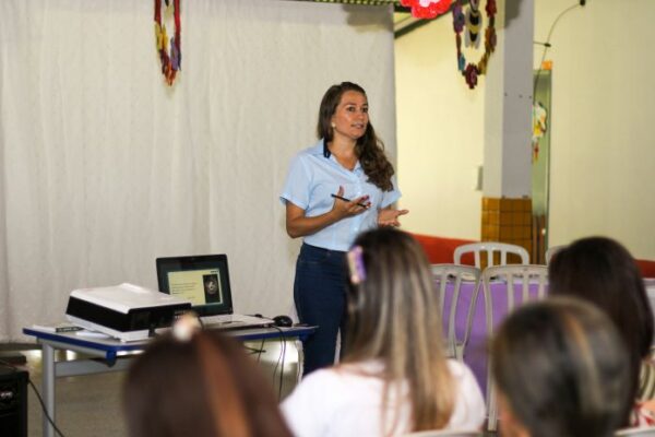 Equipe pedagógica de Cambira se prepara para o início das aulas