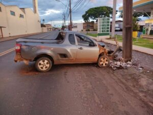 Montana de Apucarana bate contra poste em Arapongas e deixa um ferido