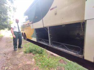 “Piratas do asfalto” atacam ônibus e roubam mercadorias compradas no Paraguai