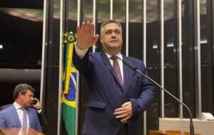 Beto Preto assume o mandato e reafirma compromisso com a saúde pública