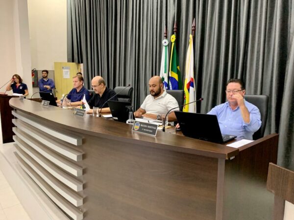 Câmara de Apucarana aprova em definitivo projeto de Libras para eventos oficiais