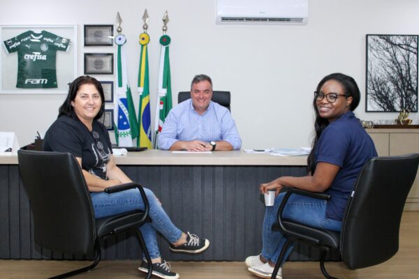 Drª Marla T. Tompson se despede do Município de Cambira