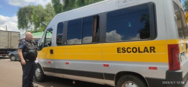 GM Arapongas orienta motoristas do transporte escolar e Sestran reforça para regularização de veículos