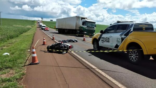 Idoso morre após batida de moto com caminhonete na PR-445