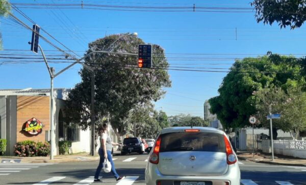 Arapongas terá fiscalização automática de avanço de sinal vermelho
