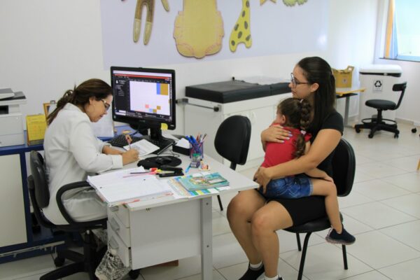 Saúde realiza aplicação de reforço para crianças de 03 a 04 anos que tomaram Coronavac em Arapongas; saiba mais