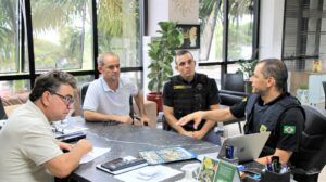 PRF e Secretaria Municipal de Segurança de Arapongas alinham campanha de trânsito voltada aos motociclistas