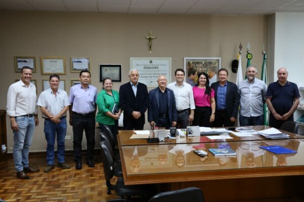 Presidente do CREA-PR visita o prefeito de Apucarana