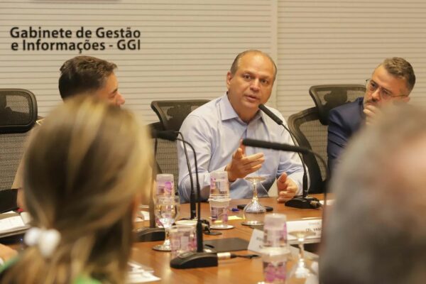 Ricardo Barros – Descomplica Paraná – Avançamos no planejamento para simplificar a abertura de empresas em todo o Paraná.