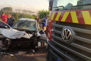 Grave acidente deixa duas pessoas feridas na BR-376 em Apucarana