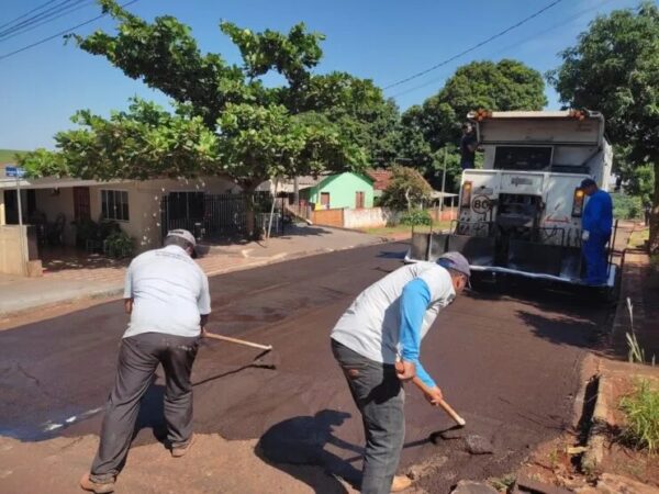São João do Ivaí aplica revestimento asfáltico em ruas da cidade