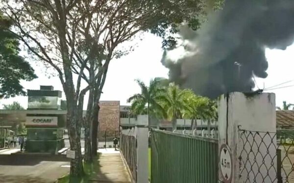 Barracão de Sede da Cocari em Mandaguari pega fogo