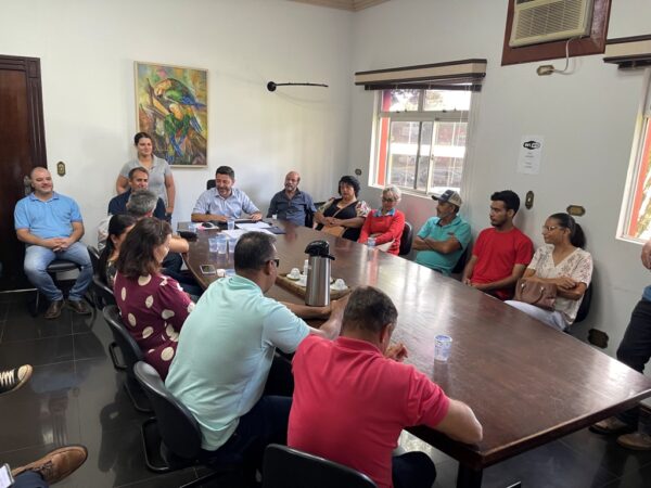 Prefeito Lauro Junior reúne com feirantes de Jandaia do Sul