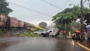 Pai vai ao local do acidente com ônibus da Apae e encontra filha morta