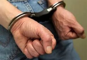 Homem é preso após ser flagrado pelo juiz com documentos falsos
