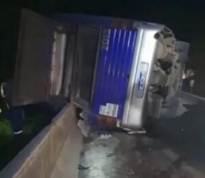 Acidente com ônibus do Paraná que seguia para Aparecida deixa 3 mortos