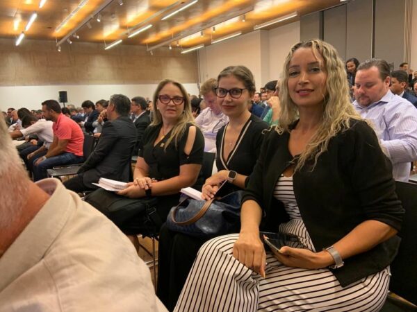 Prefeita de São Pedro do Ivaí participa de reunião nacional para evitar queda de recursos