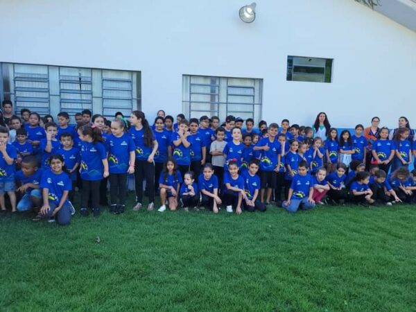Prefeitura de Borrazópolis entrega uniformes escolares para a Rede Municipal de ensino