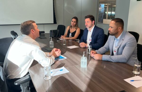 Prefeito Lauro Junior esteve em Brasília em reunião na ANTT responsável pela linha férrea.