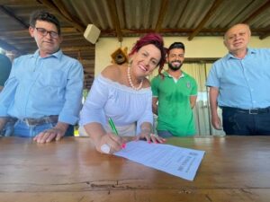 Mandaguari – Assinada ordem de serviço para pavimentação da estrada Terra Roxa – Vídeo