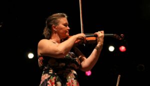 Orquestra Ladies Ensemble inicia turnê por Arapongas e encanta o público no Cine Mauá