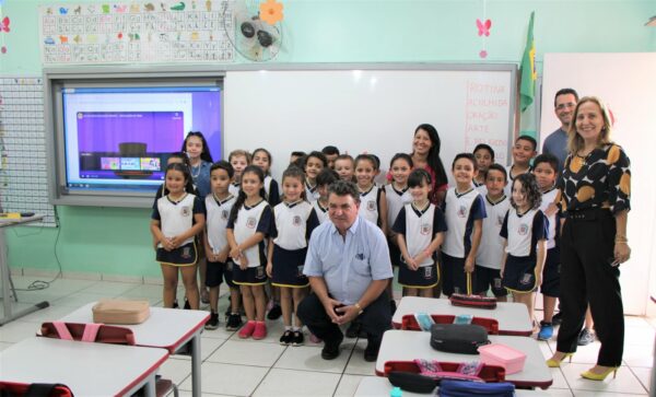 Prefeito Sérgio Onofre acompanha capacitação para uso de novas lousas digitais