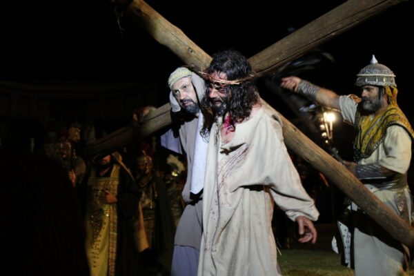 Teatro “A Paixão de Cristo” acontece neste domingo (02) em Arapongas e tem expectativa de grande público