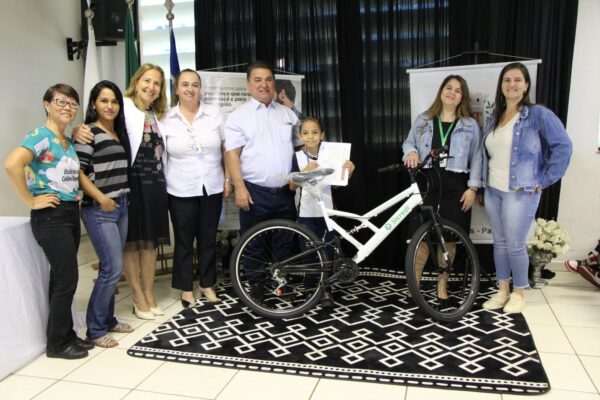 Prefeitura de Arapongas elege mascote da Educação através de concurso entre os alunos