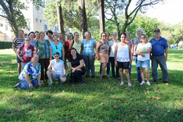 Prefeitura de Arapongas desenvolve ações de interação entre idosos e oficinas gratuitas