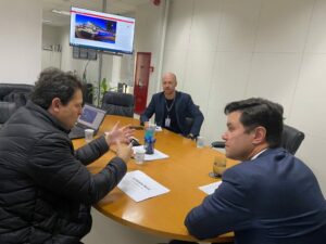 Prefeito de Apucarana Junior se reúne com Guto Silva e apresenta sugestões ao Plano Plurianual do Paraná