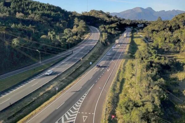 Restrição para veículos de carga começa nesta quinta (6) no Paraná