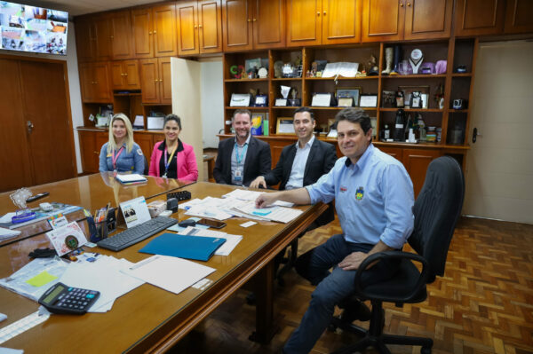 Prefeitura de Apucarana e Senai discutem novas ações para 2023