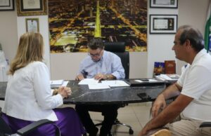 Prefeito de Arapongas dá ordem de serviço para reforma da Rodoviária e do antigo Paço Municipal