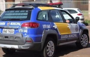 Mulher briga com namorado na rua e acaba presa por tráfico de drogas em Arapongas