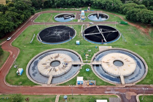 Nos primeiros meses de 2023, Sanepar avança com obras de esgotamento sanitário no Estado