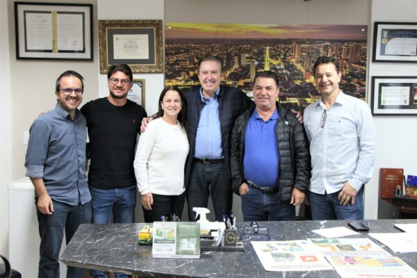 Arapongas articula com Ducci a implantação do aeroporto de cargas