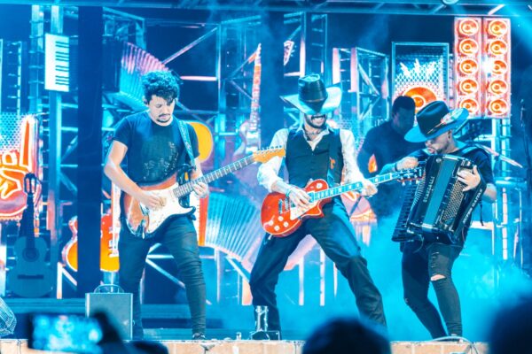Luan Pereira reúne 15 mil pessoas em show promovido pela Prefeitura de Mandaguari