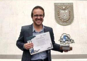 Secretário de Saúde de Arapongas é homenageado em sessão solene na Assembleia Legislativa